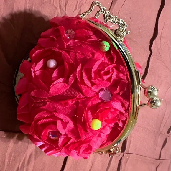 Betsey Johnson Pink Floral CUPCAKE Clutch - Picture 2 of 7